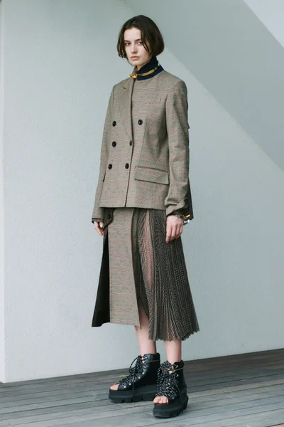 Look 17